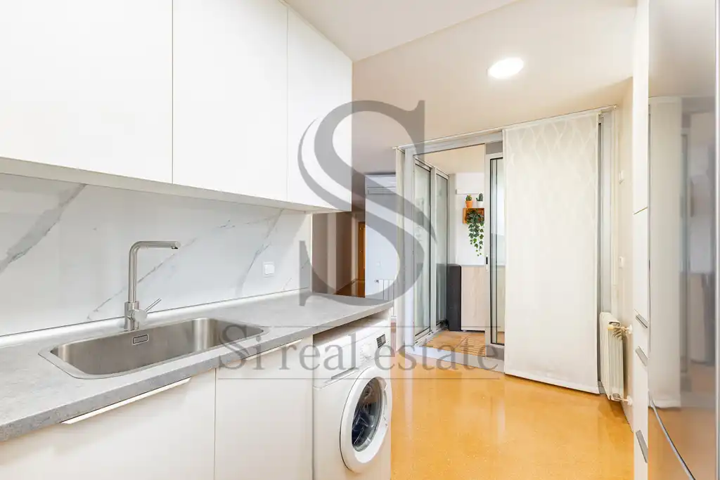 Vista exterior de Piso en venta en Barcelona con Aire acondicionado, Calefacción y Terraza