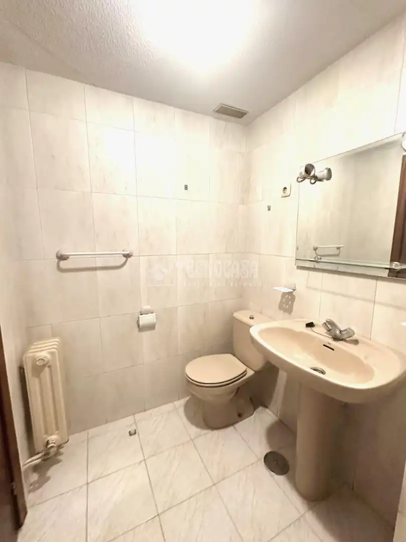 Bathroom of Flat for sale in Móstoles