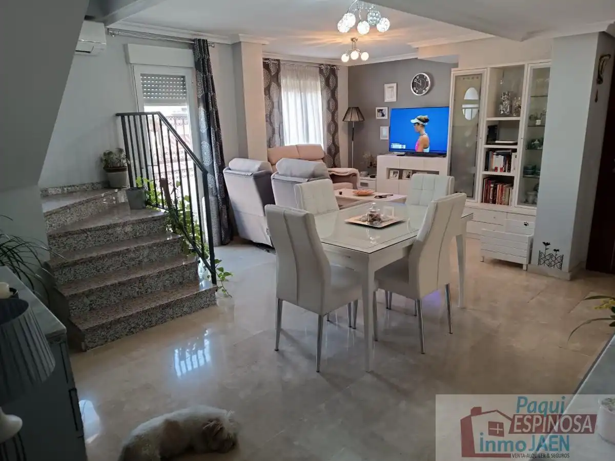 Duplex con ascensore in vendita a Torredonjimeno