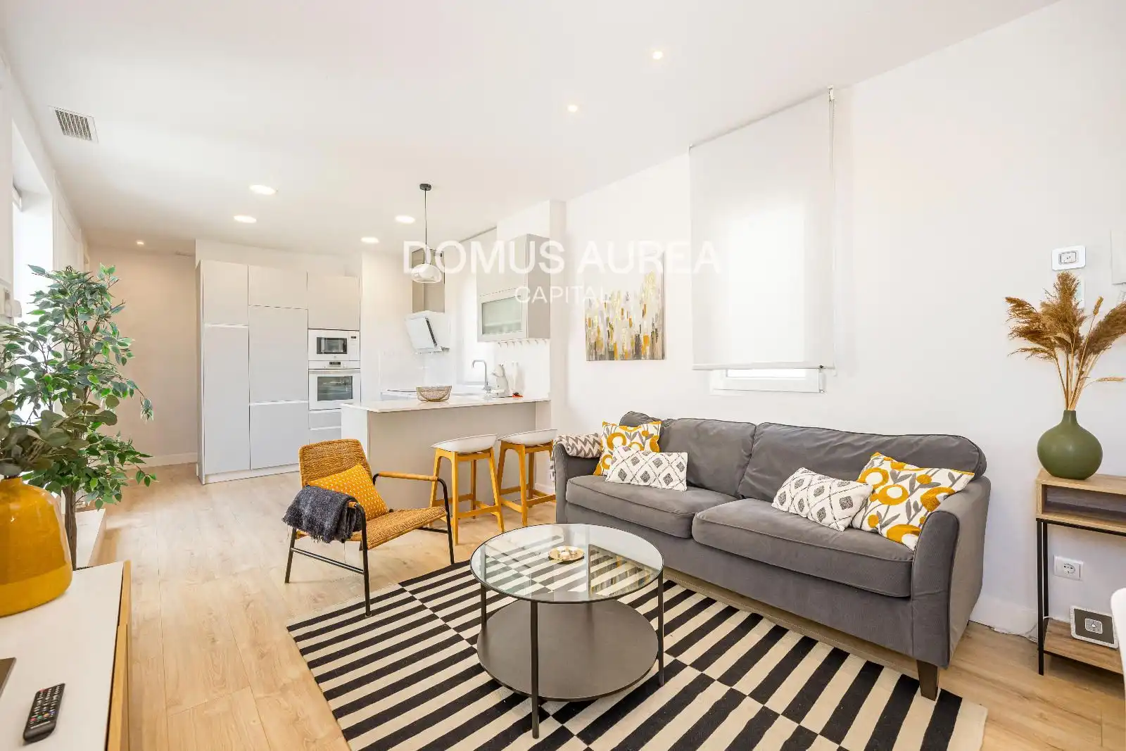 Living room of Attic for rent in Madrid  with Air Conditioner, Heating and Parquet flooring