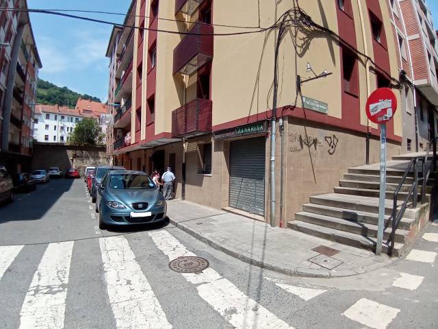 Local comercial en Venta en Juan Crisostomo Arriaga Kalea en Mamariga