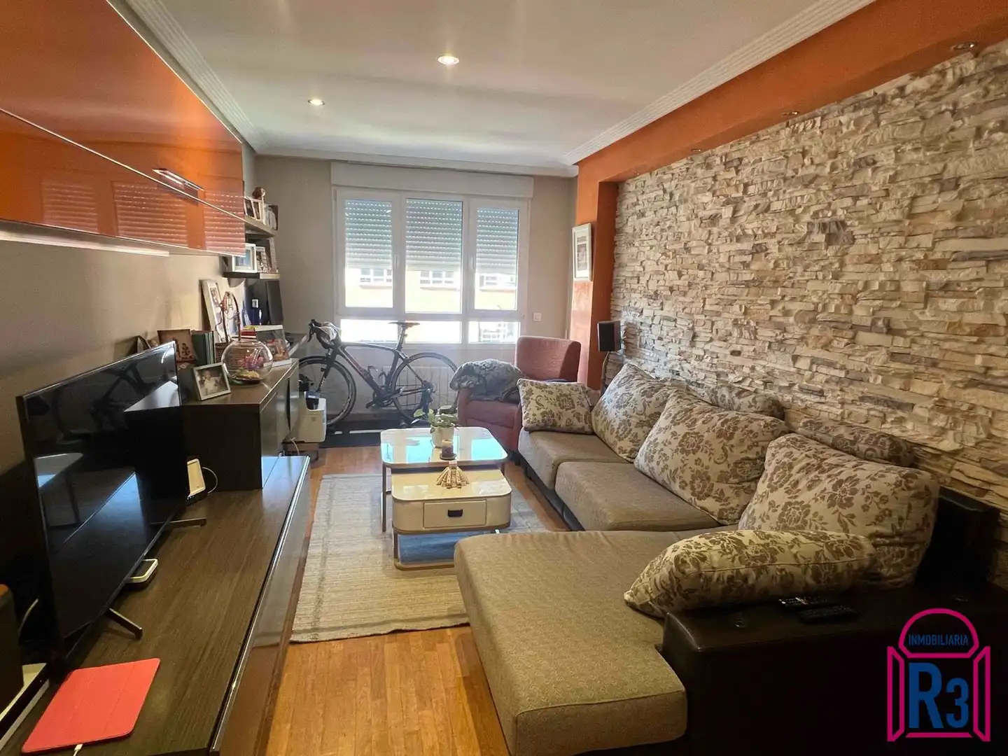 Sala de estar de Piso en venta en León Capital  con Calefacción, Terraza y Trastero