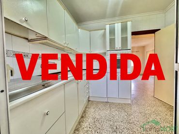 Pis amb balcó en venda a BAILEN