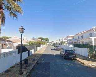 Vista exterior de Casa adosada en venda en Islantilla amb Terrassa