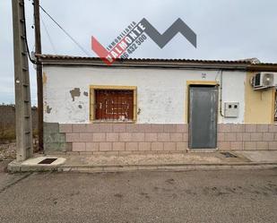 Exterior view of House or chalet for sale in Navahermosa