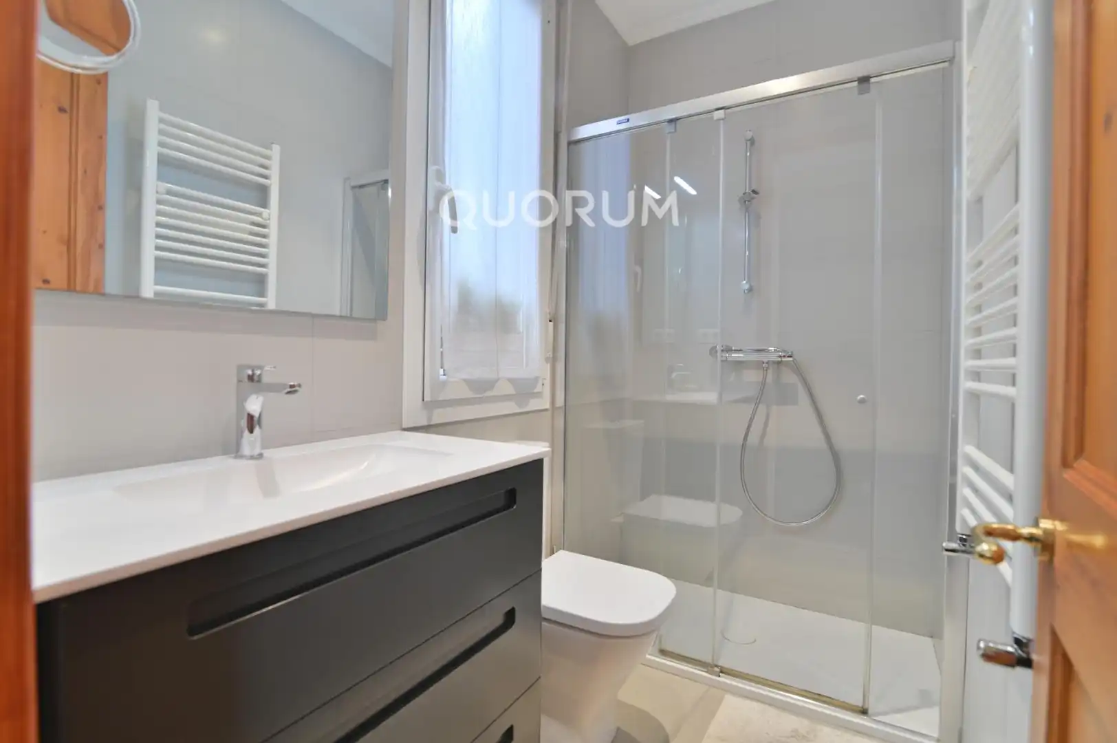 Badezimmer von Wohnung zum Verkauf in Bilbao  mit Heizung und Balkon