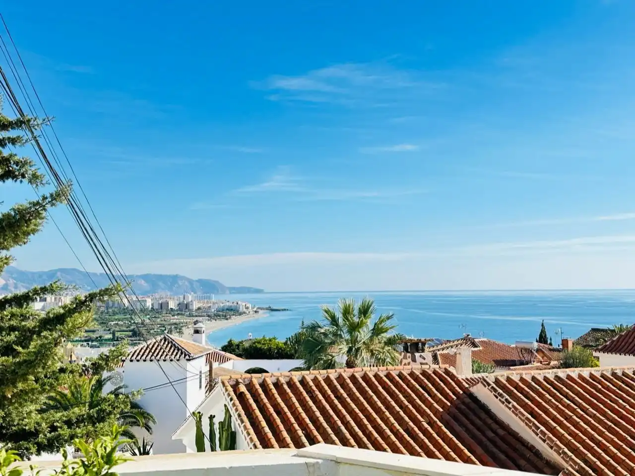 Vista exterior de Casa o xalet en venda en Nerja amb Aire condicionat, Jardí privat i Traster
