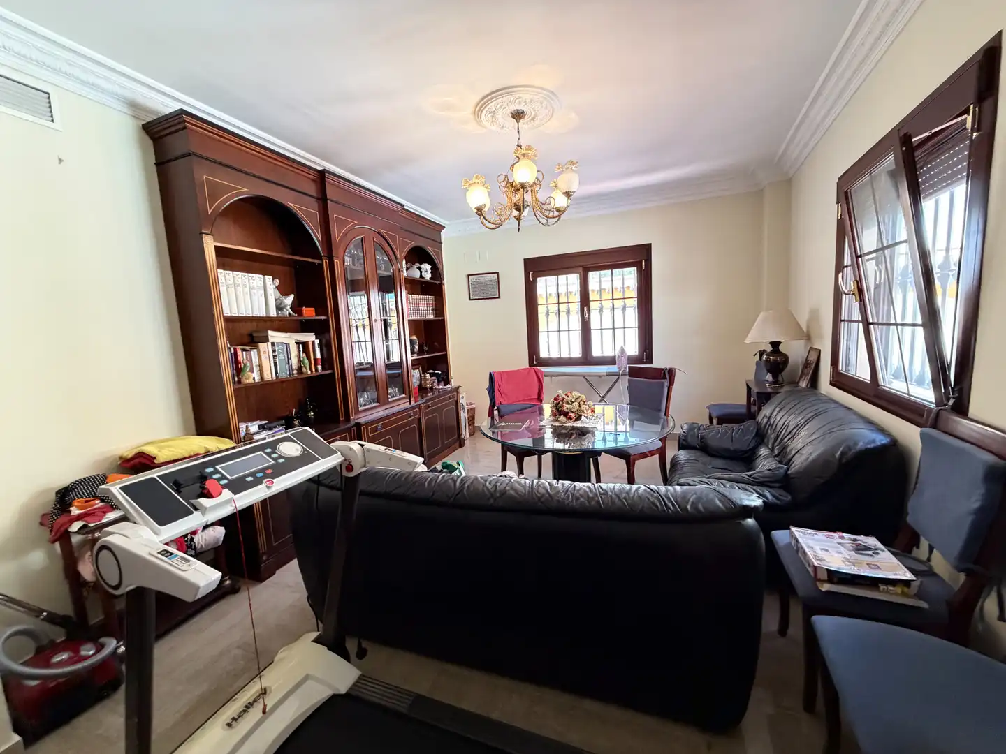 Sala d'estar de Casa o xalet en venda en Bormujos amb Aire condicionat, Jardí privat i Terrassa