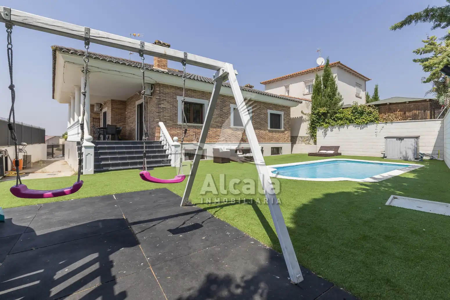 Vista exterior de Casa o xalet en venda en Santa Olalla amb Aire condicionat, Calefacció i Piscina