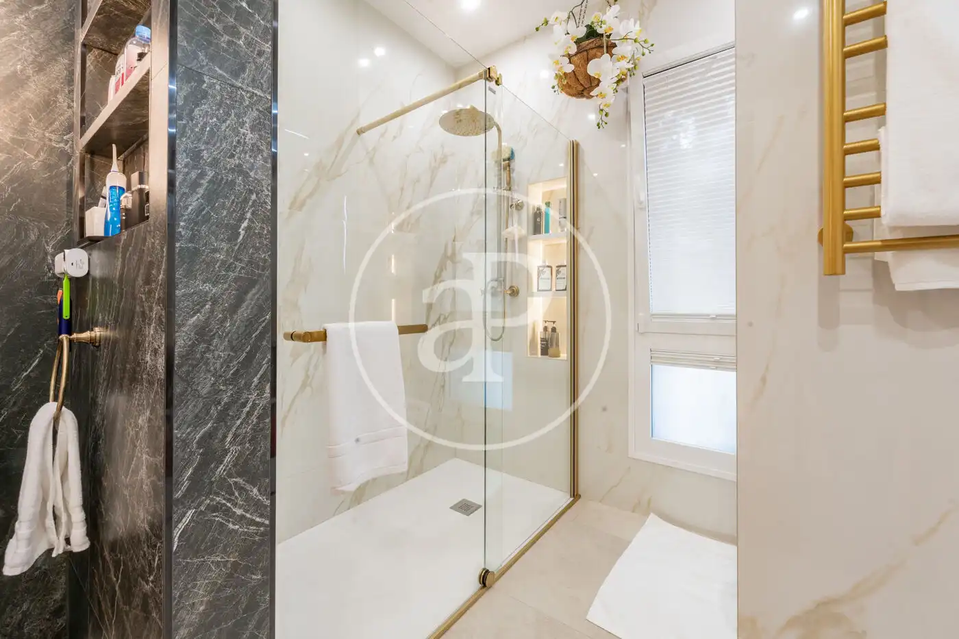 Badezimmer von Haus oder Chalet zum Verkauf in Madrid mit Klimaanlage, Heizung und Privatgarten