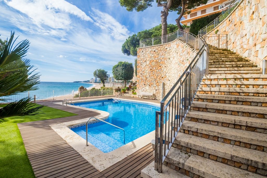 Swimming pool of Planta baja for sale in Castell-Platja d'Aro  with Air Conditioner, Heating and Terrace