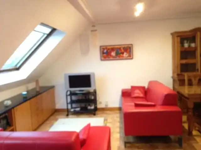 Sala d'estar de Apartament de lloguer en Oviedo  amb Calefacció, Parquet i Moblat