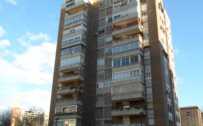 Exterior view of Flat for sale in  Madrid Capital  with Heating, Private garden and Parquet flooring