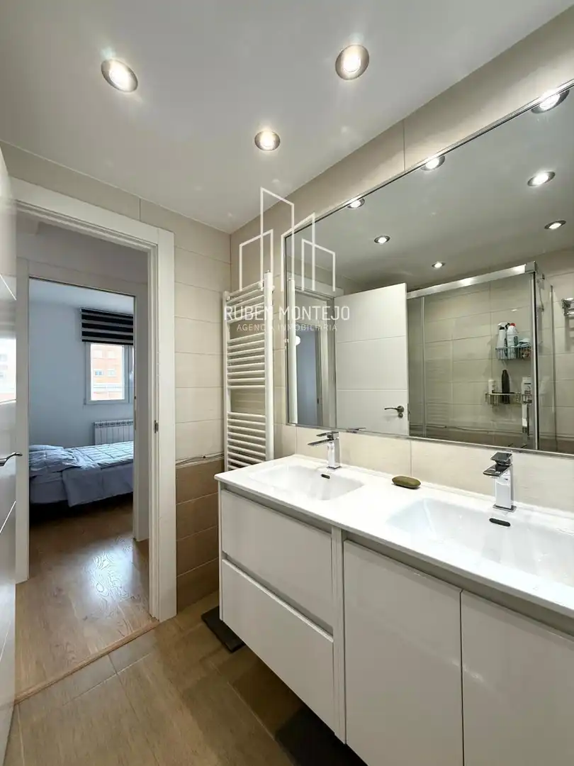 Bathroom of Flat for rent in Terradillos  with Air Conditioner, Heating and Terrace