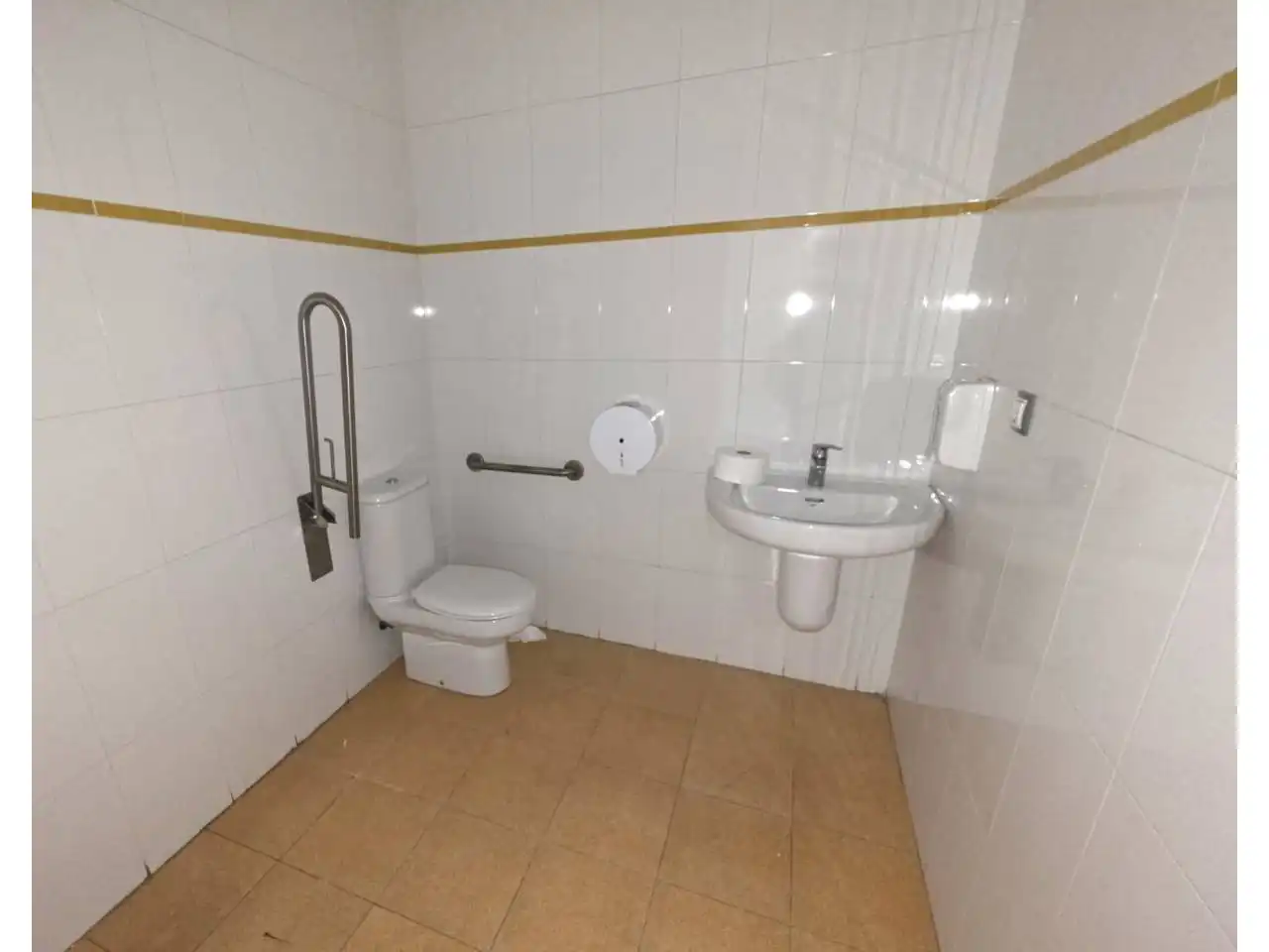 Bany de Local de lloguer en Albacete amb Aire condicionat