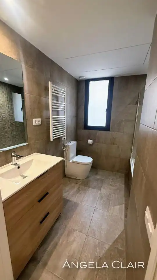 Baño de Piso de alquiler en Barcelona con Aire acondicionado, Calefacción y Parquet