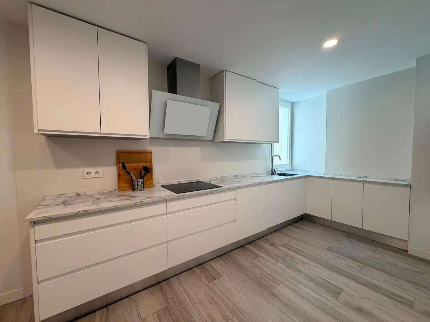 Kitchen of Flat for sale in Madrid  with Air Conditioner, Heating and Storage room