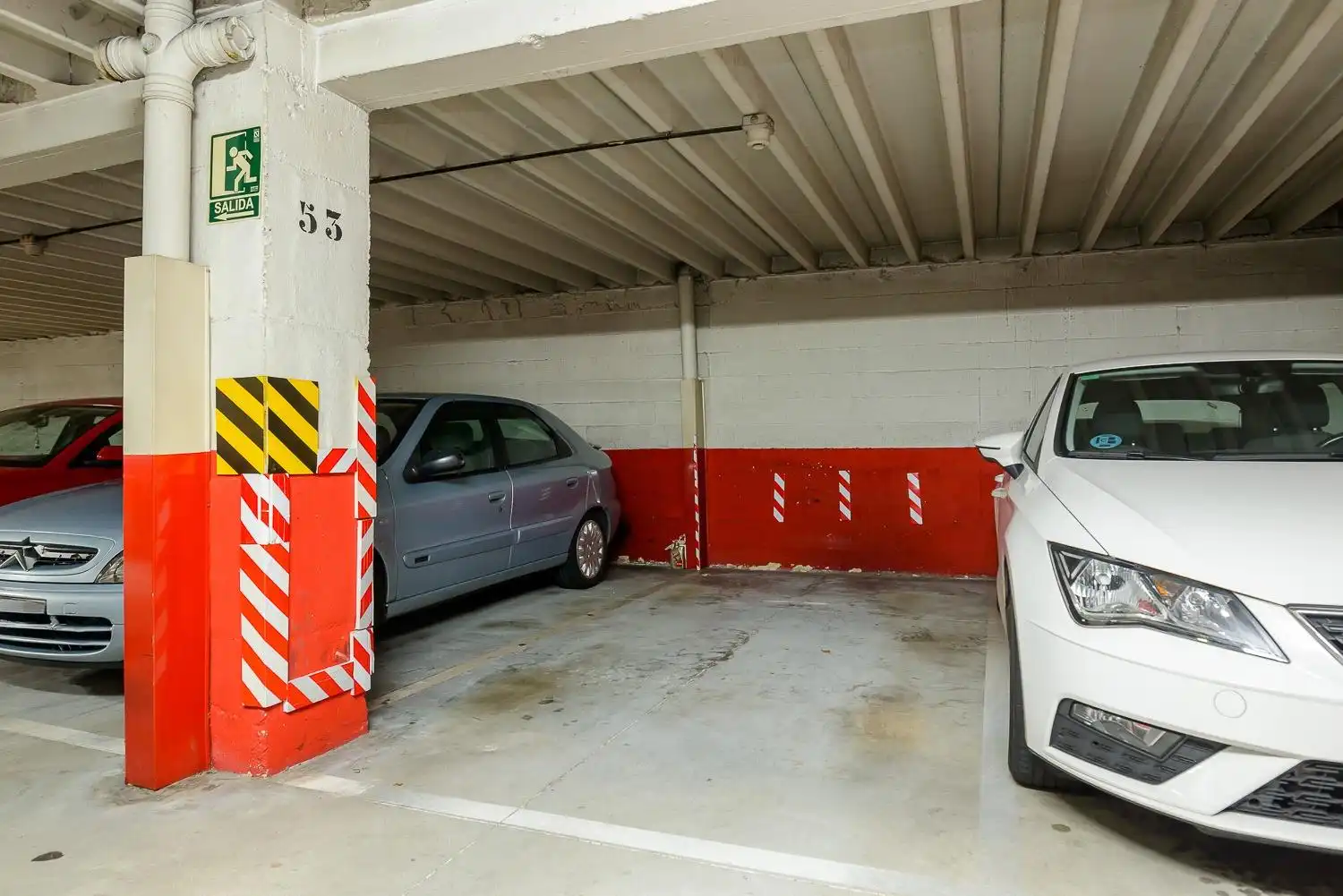 Aparcament de Pis en venda en Oviedo  amb Calefacció, Terrassa i Traster