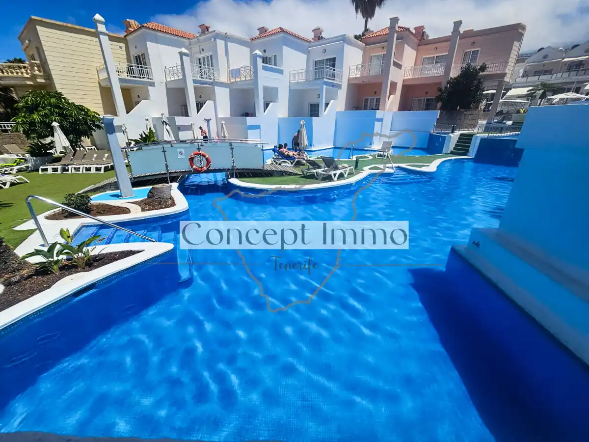 Piscina de Planta baja en venta en Adeje con Aire acondicionado, Terraza y Alarma