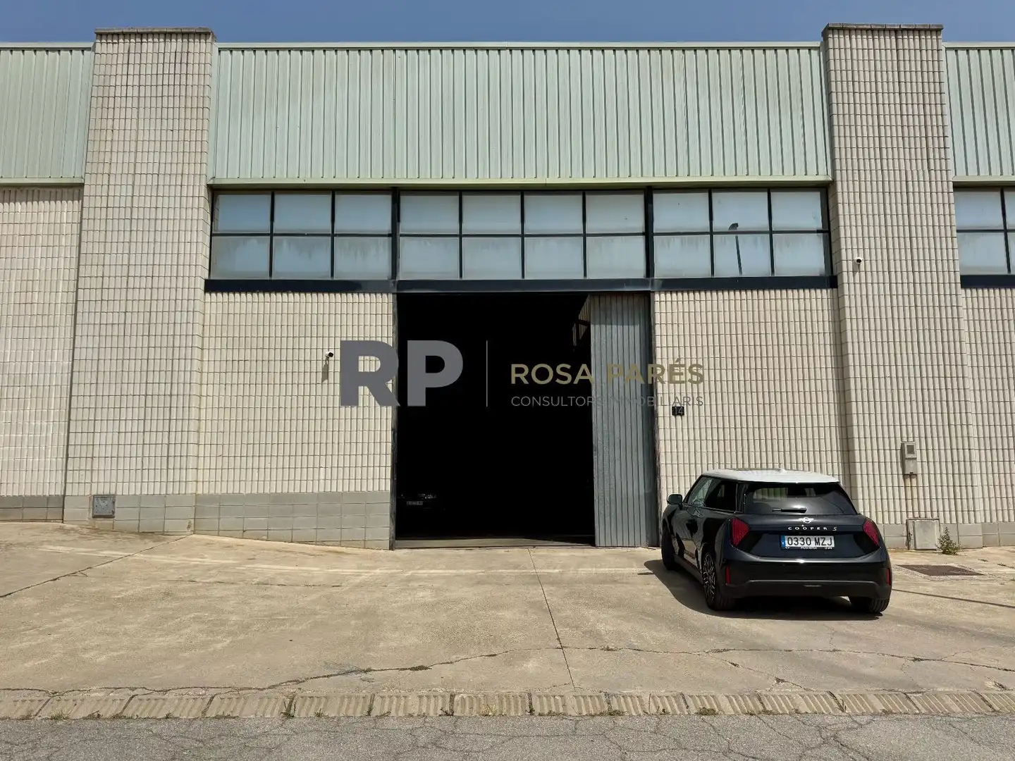 Vista exterior de Nave industrial en venta en Tona
