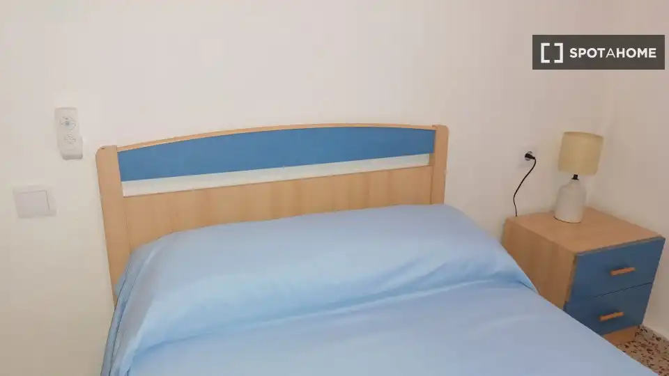 Bedroom of Flat for share in Murcia  with Air Conditioner, Heating and Furnished