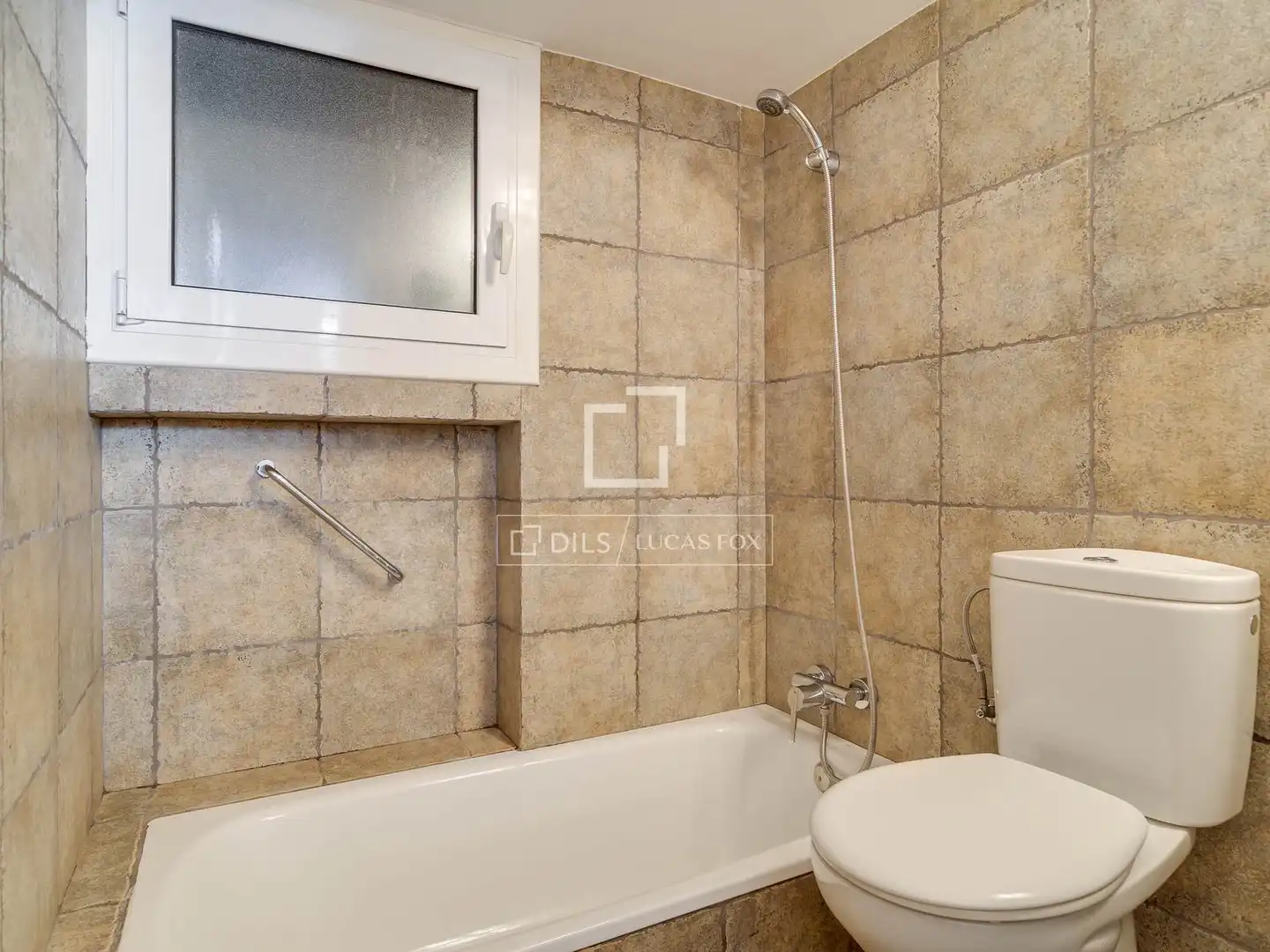 Baño de Casa o chalet de alquiler en Barcelona con Aire acondicionado, Calefacción y Jardín privado