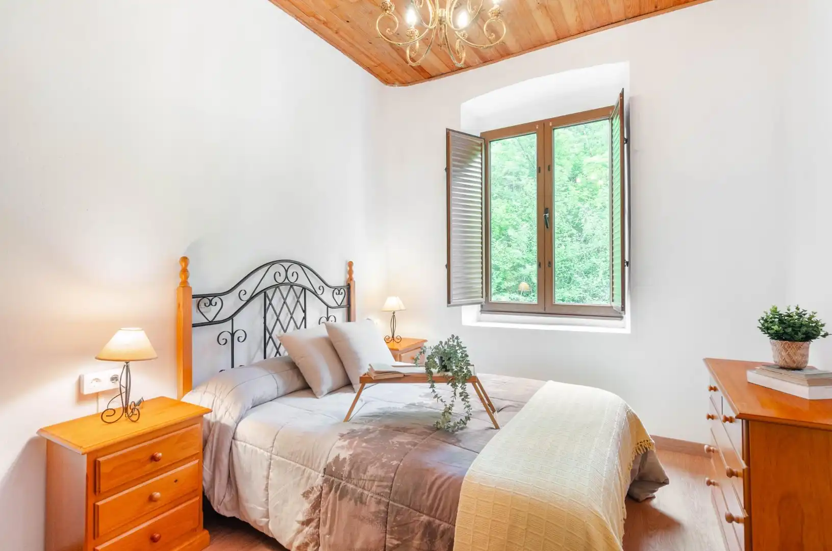 Habitación de Casa adosada en venta en Somiedo con Calefacción, Jardín privado y Trastero