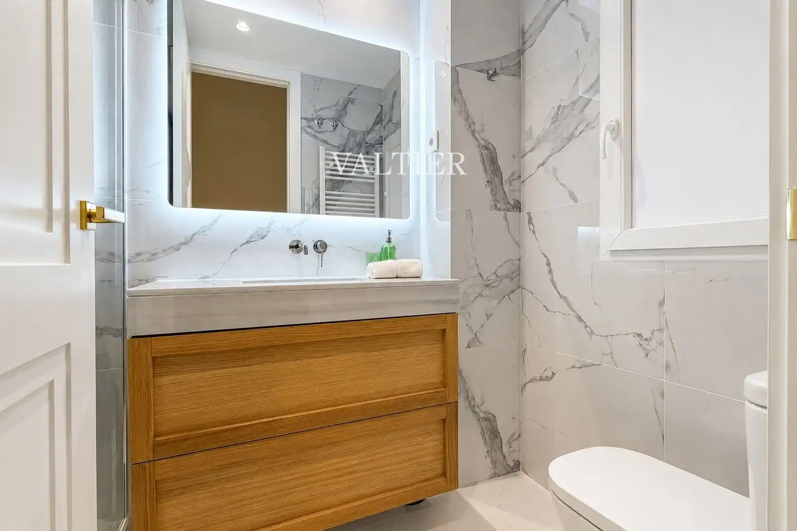 Bathroom of Flat for sale in Madrid  with Air Conditioner, Heating and Terrace