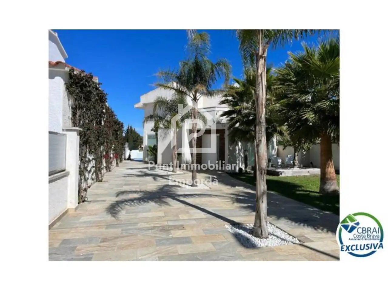 Casa con piscina en venta en Calle Falconera