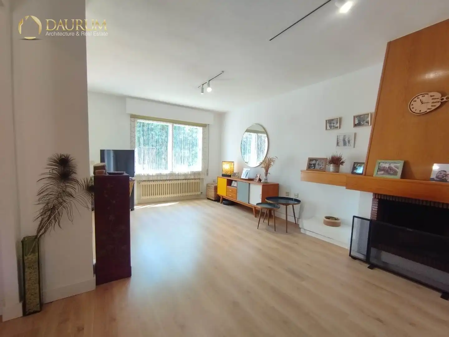 Sala d'estar de Casa adosada en venda en Alcalá de Henares amb Calefacció, Jardí privat i Terrassa