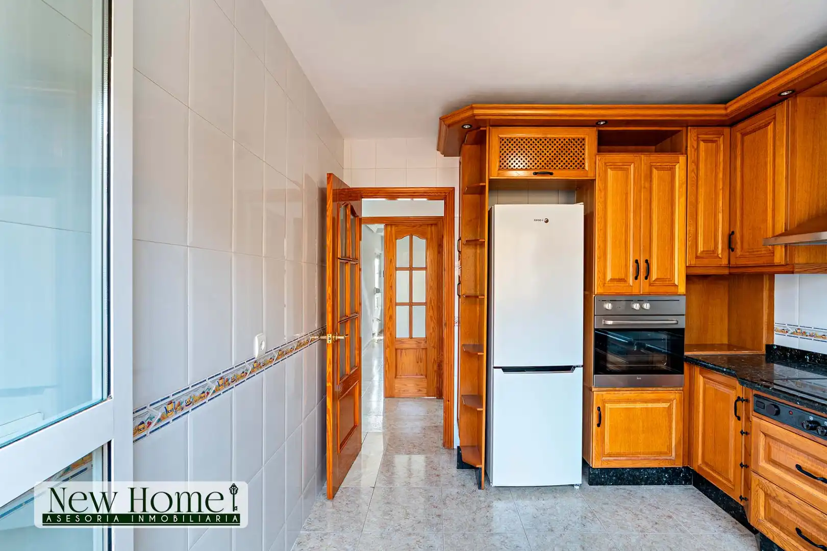 Cocina de Casa adosada en venta en Roquetas de Mar con Terraza, Amueblado y Piscina comunitaria