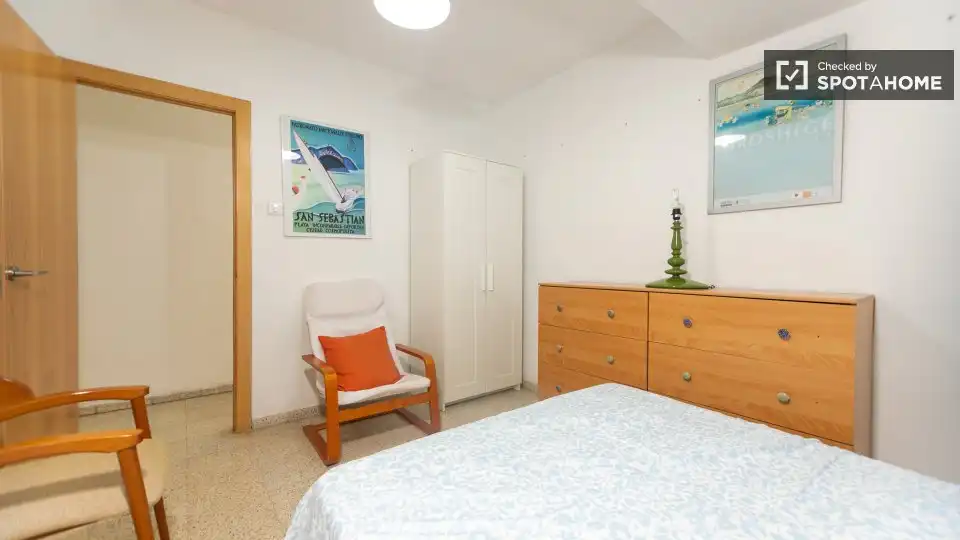 Habitación de Piso de alquiler en Valencia con Aire acondicionado, Calefacción y Amueblado