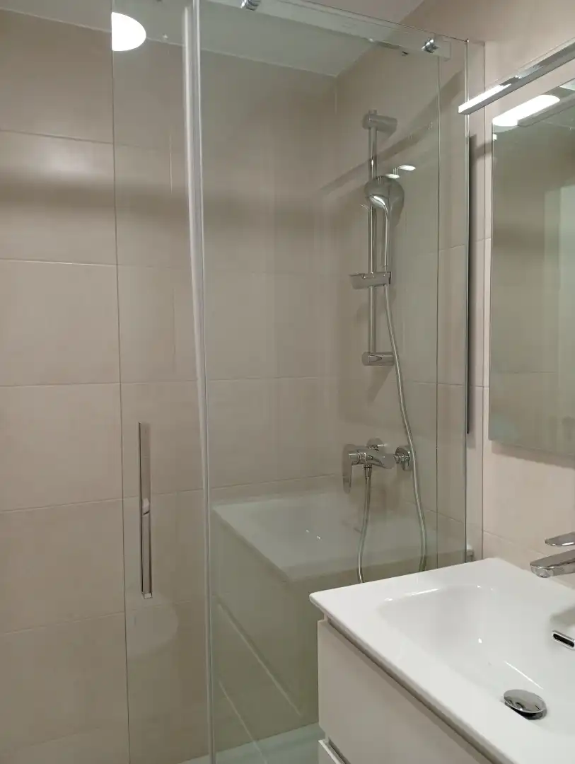 Badezimmer von Wohnungen zur Miete in Granada mit Heizung, Möbliert und Waschmaschine