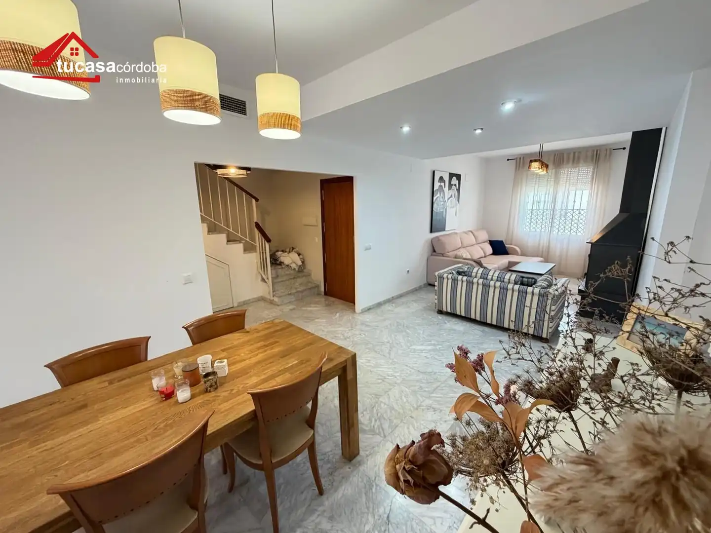 Sala d'estar de Casa adosada en venda en Córdoba amb Aire condicionat i Terrassa