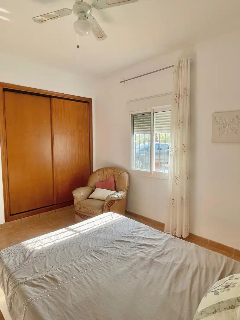 Dormitori de Casa o xalet en venda en Torrox amb Jardí privat, Piscina i Moblat