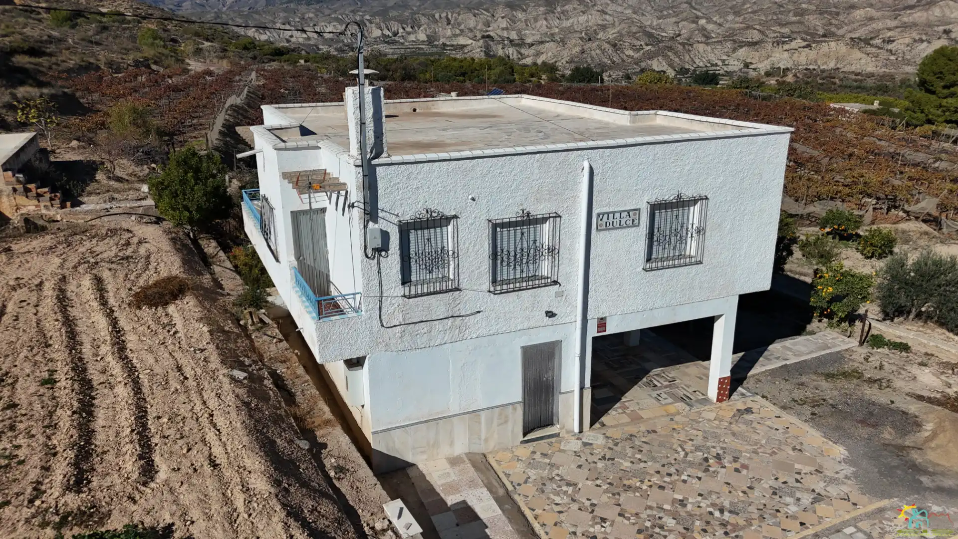 Vista exterior de Finca rústica en venda en Íllar amb Jardí privat, Terrassa i Moblat