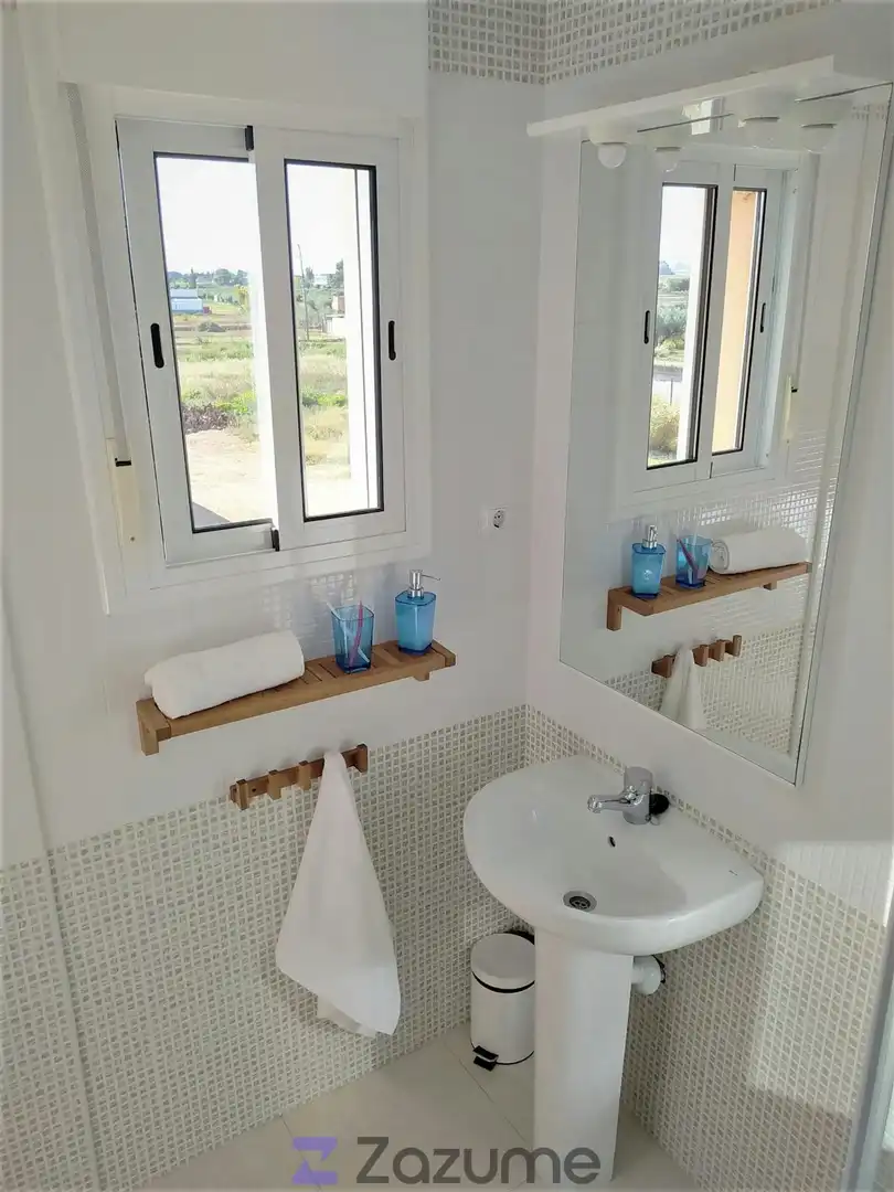 Baño de Piso de alquiler en Camarles con Aire acondicionado, Piscina y Amueblado