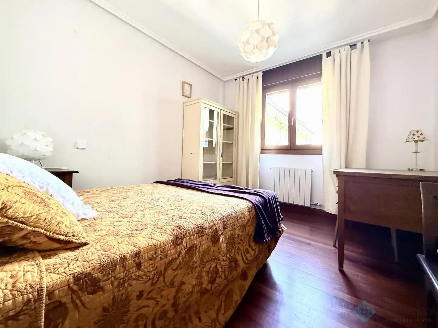 Bedroom of Flat for share in Bilbao   with Furnished