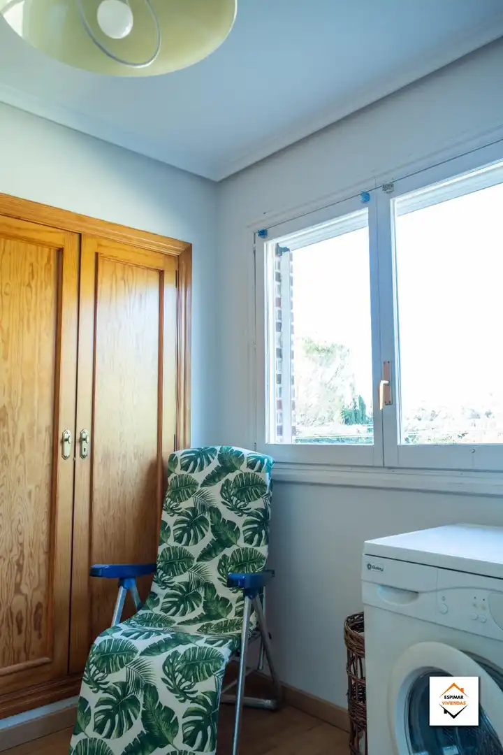 Bedroom of Houses for sale in Zaragoza  with Air Conditioner, Heating and Private garden