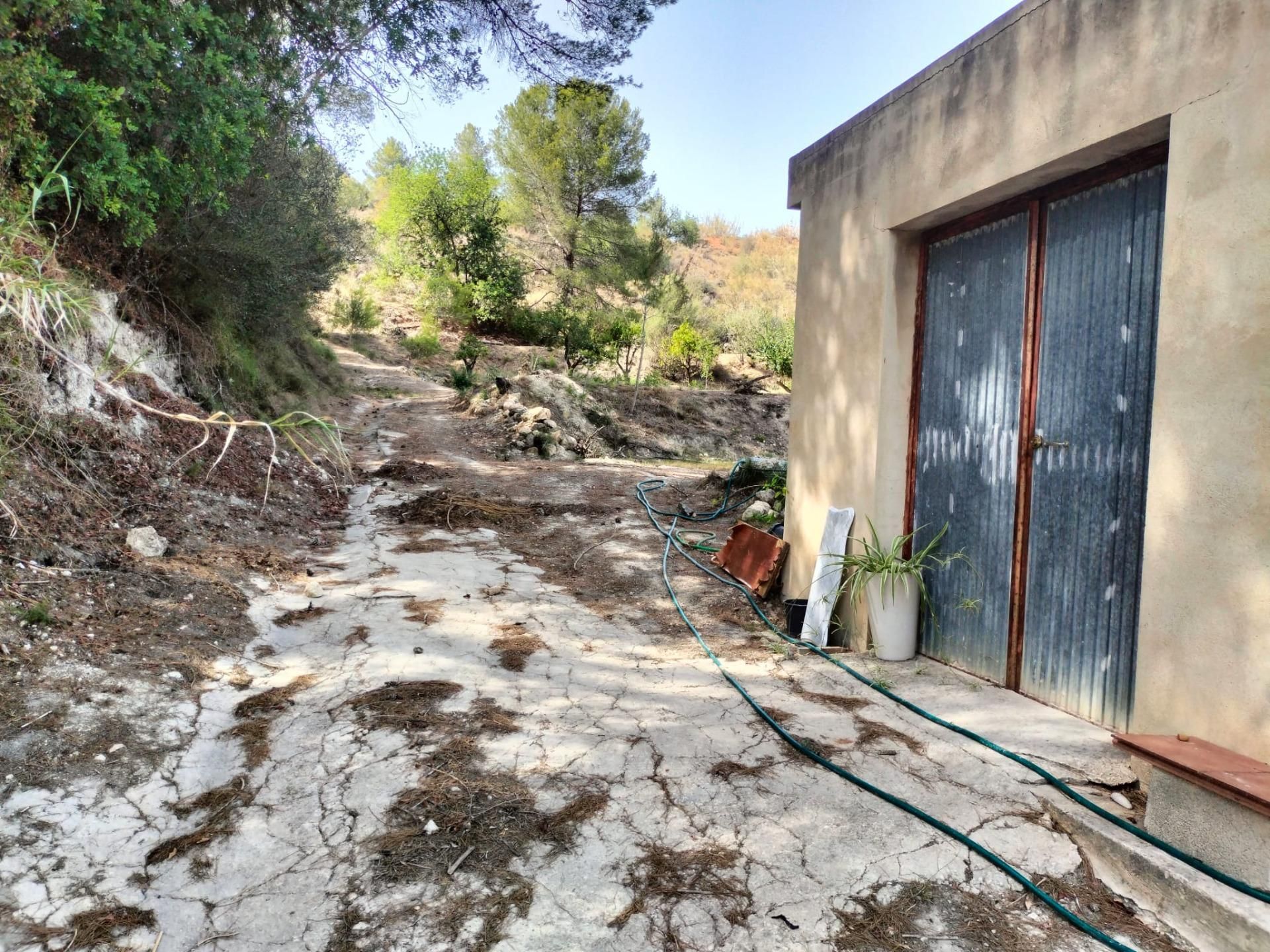 Vista exterior de Local en venda en L'Alcúdia de Crespins