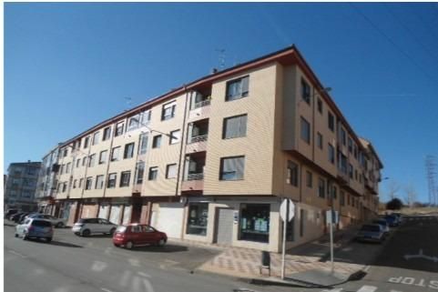 Vista exterior de Dúplex en venda en Villaquilambre amb Calefacció i Terrassa