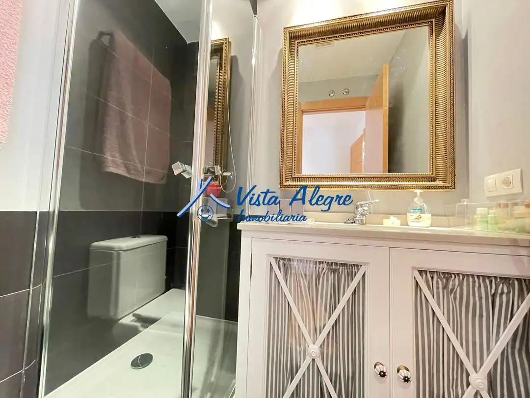 Baño de Ático en venta en Haro con Calefacción, Parquet y Terraza