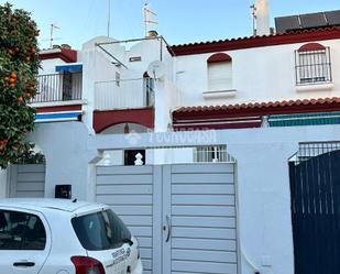 Exterior view of Single-family semi-detached for sale in Mairena del Aljarafe  with Private garden and Terrace