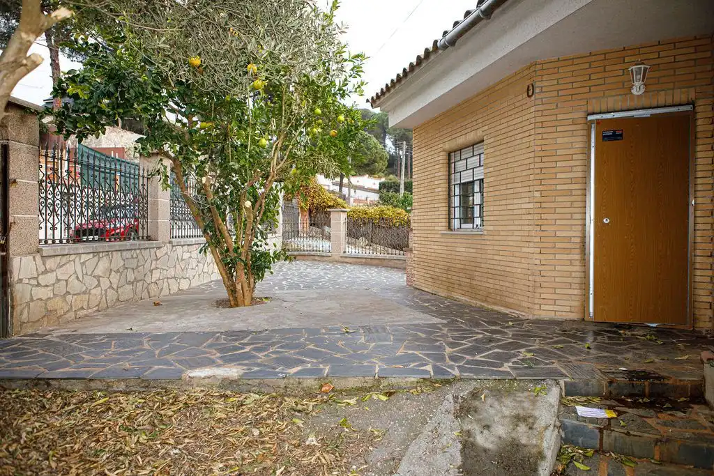 Vista exterior de Casa o xalet en venda en Vidreres amb Jardí privat i Terrassa
