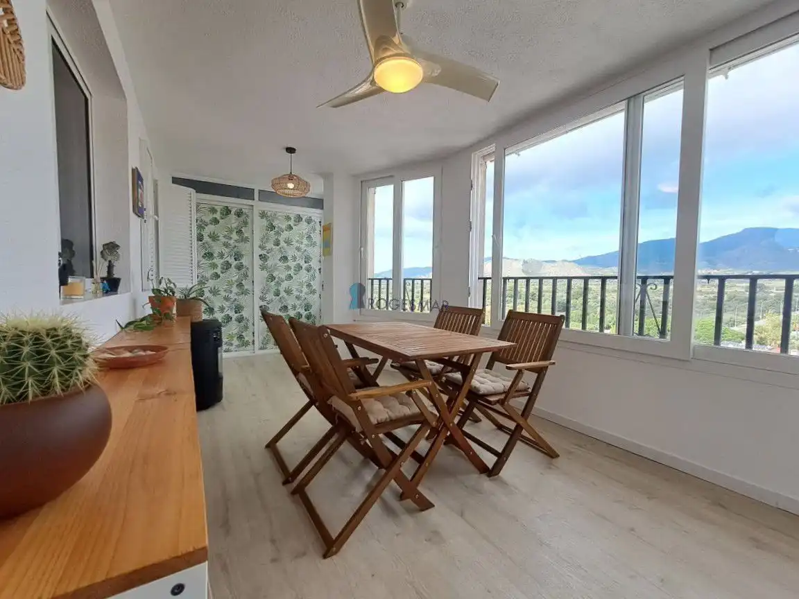 Menjador de Apartament en venda en Benicasim / Benicàssim amb Piscina comunitària