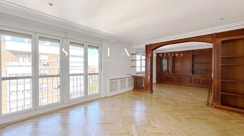 Photo 2 of Attic for rent in Reyes Magos, Niño Jesús, Madrid Capital