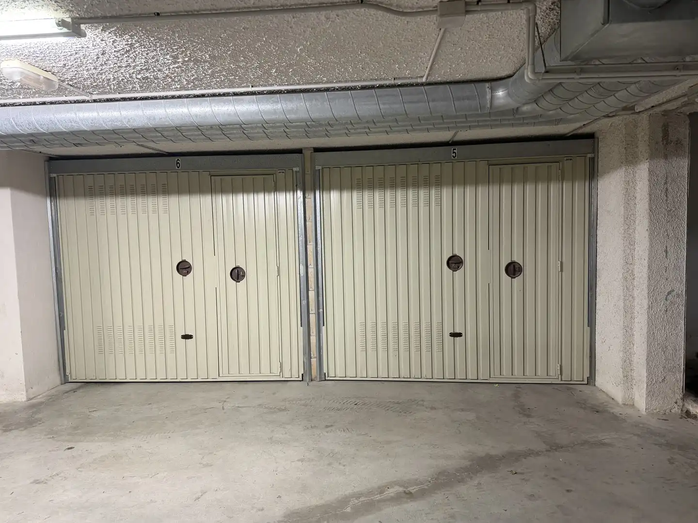 Parkplatz von Garage zum Verkauf in Segura