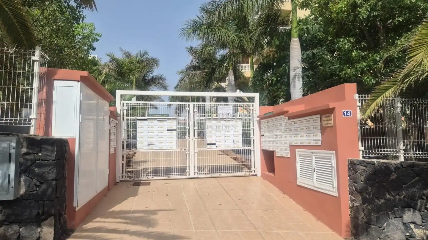 Vista exterior de Pis de lloguer en Arona amb Terrassa, Traster i Moblat