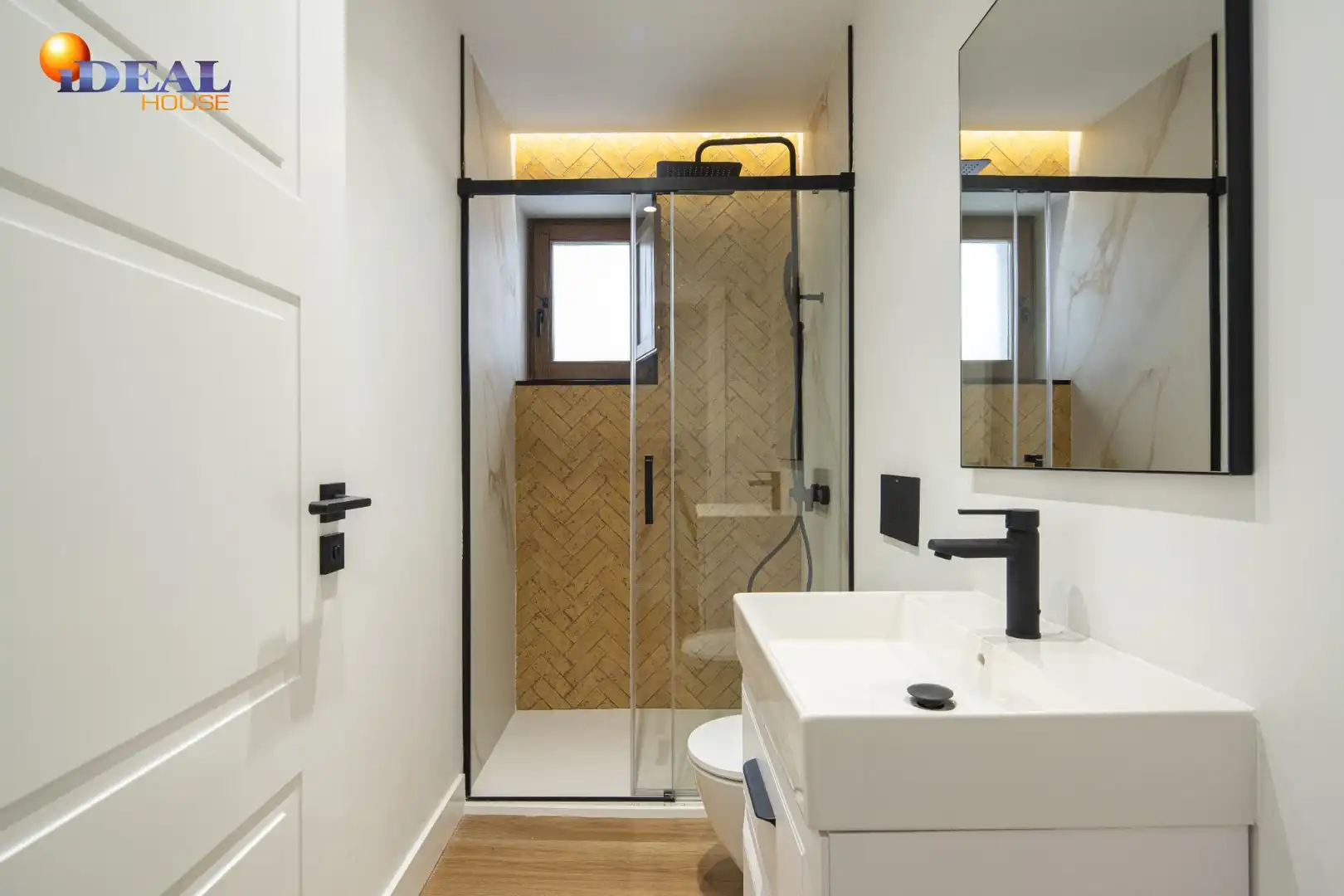 Bathroom of Flat for sale in Granada  with Air Conditioner
