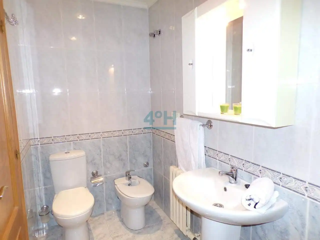 Bathroom of Apartments for rent in Ourense Capital   with Heating and Furnished